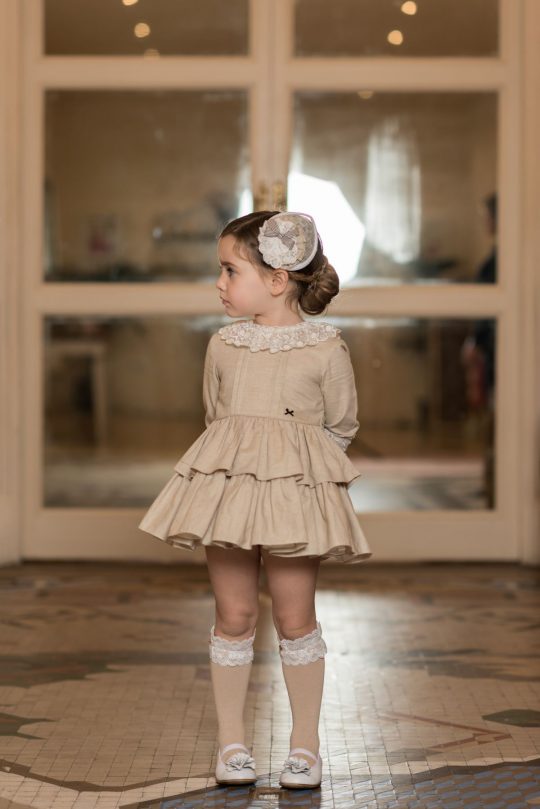 Vestido villela beige pliegue falda volantes Dolce Petit